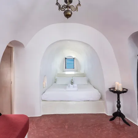 Willa White Pearl Oia